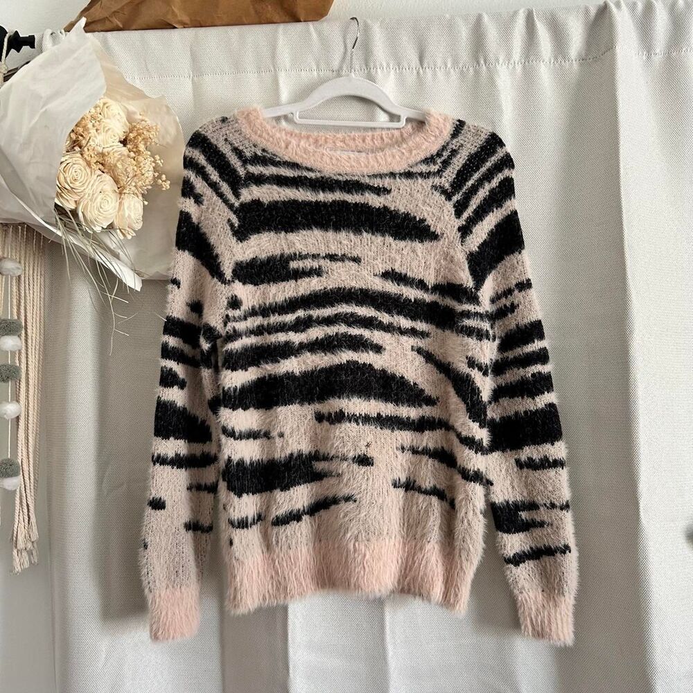 nordstrom abstract Cream Black Fuzzy Sweater Size M Indie Sleaze Y2K Cozy Chic